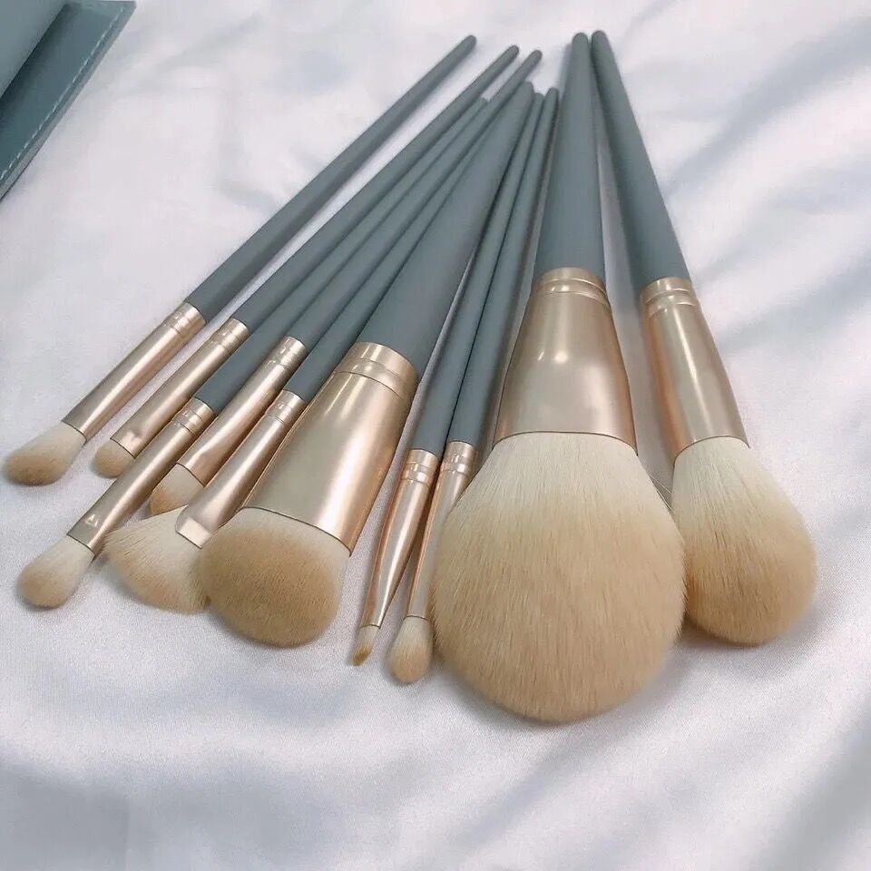 First-time beginner makeup brush suit powder brush eye shadow brush blush brush Cangzhou full set of beauty brush super soft