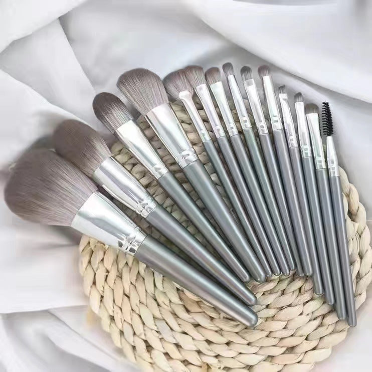 First-time beginner makeup brush suit powder brush eye shadow brush blush brush Cangzhou full set of beauty brush super soft