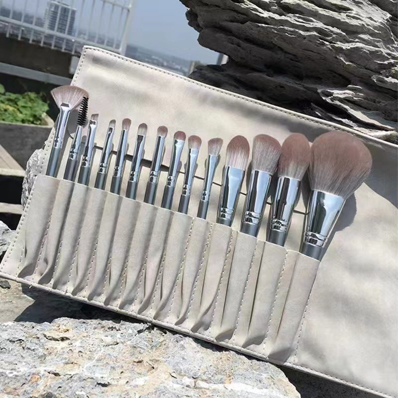First-time beginner makeup brush suit powder brush eye shadow brush blush brush Cangzhou full set of beauty brush super soft